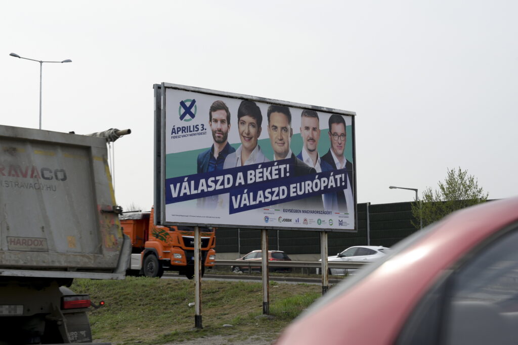 THE SAME AMOUNT OF PEOPLE HOLDS MÁRKI-ZAY AND GYURCSÁNY RESPONSIBLE
