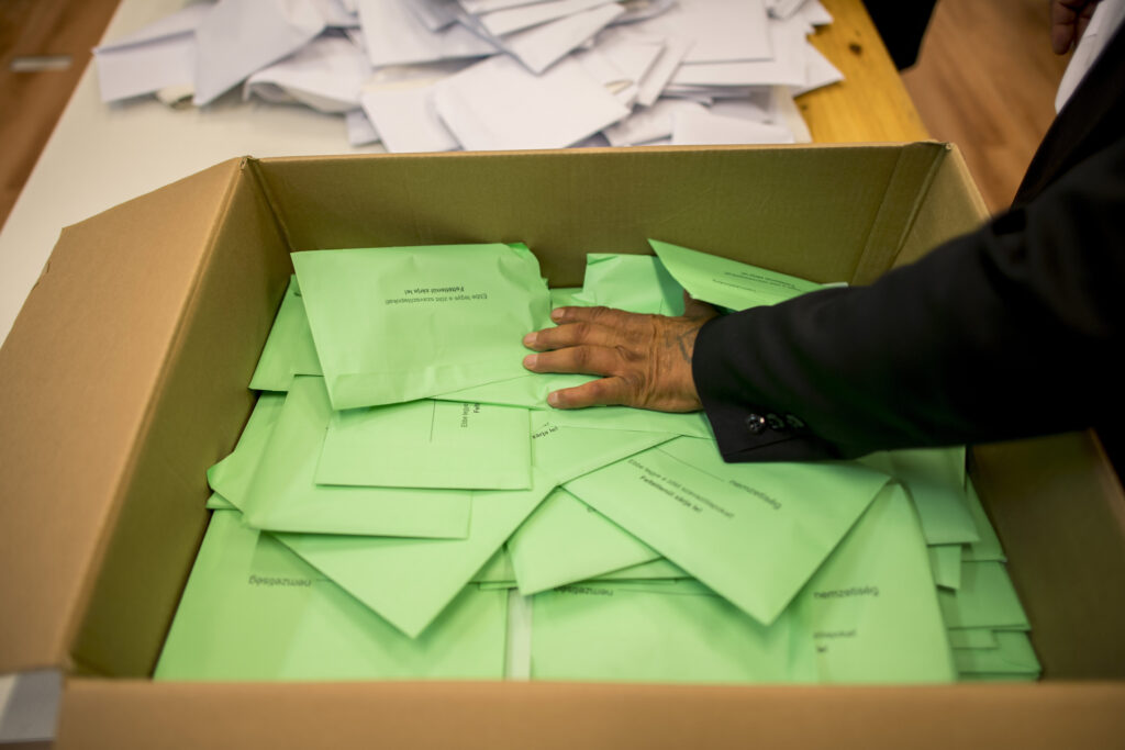 Tangible mood for an opposition change
