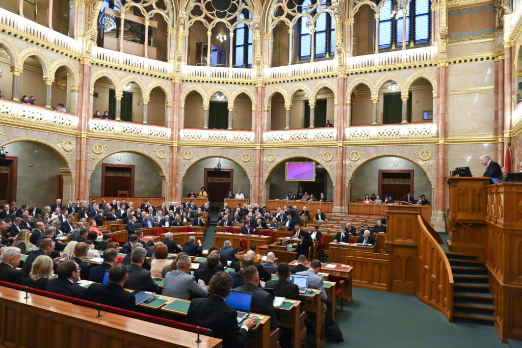 Fidesz would win with a three-quarters majority